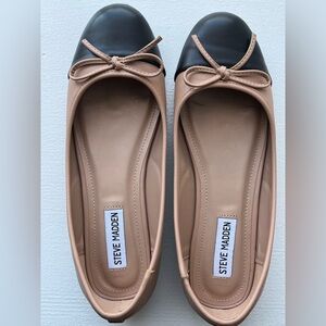 Nude Color Steve Madden Leather Flats with Bow and Black Toe - Size 8